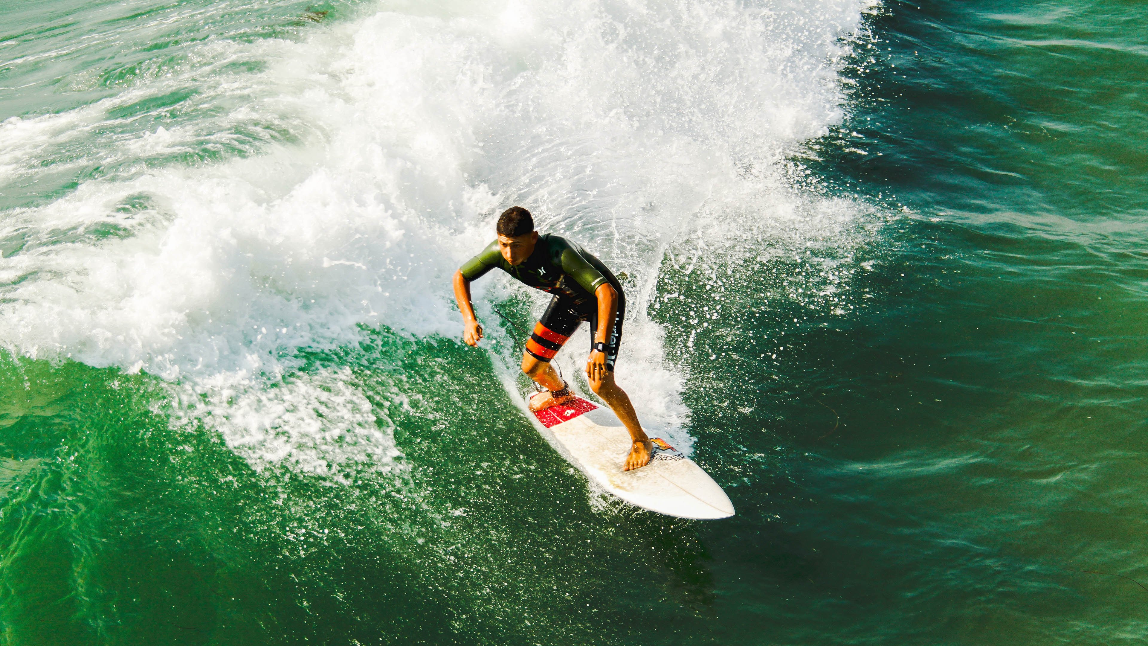 伊朗队中场罗德里格斯在巴黎奥运会上展现出强大的组织能力，伊朗总统内甲德