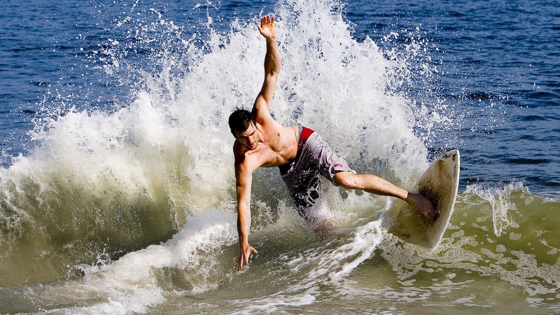 哥伦比亚骑手玛丽亚·阿庞特在2024年巴黎奥运会盛装舞步比赛中取得第30名，表现稳定。